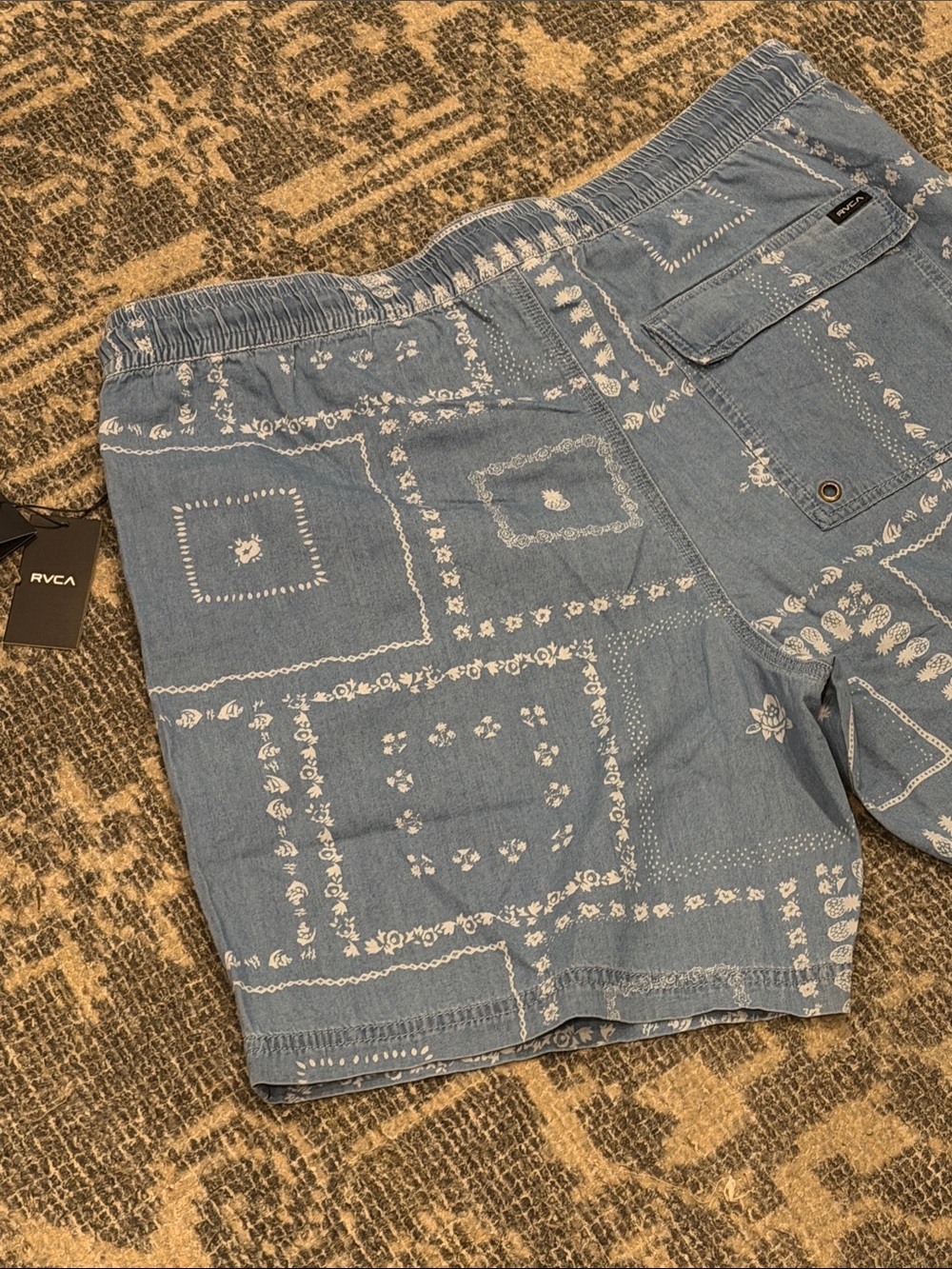RVCA Light Blue Bandana Print Shorts ~ Large - Picture 12 of 16
